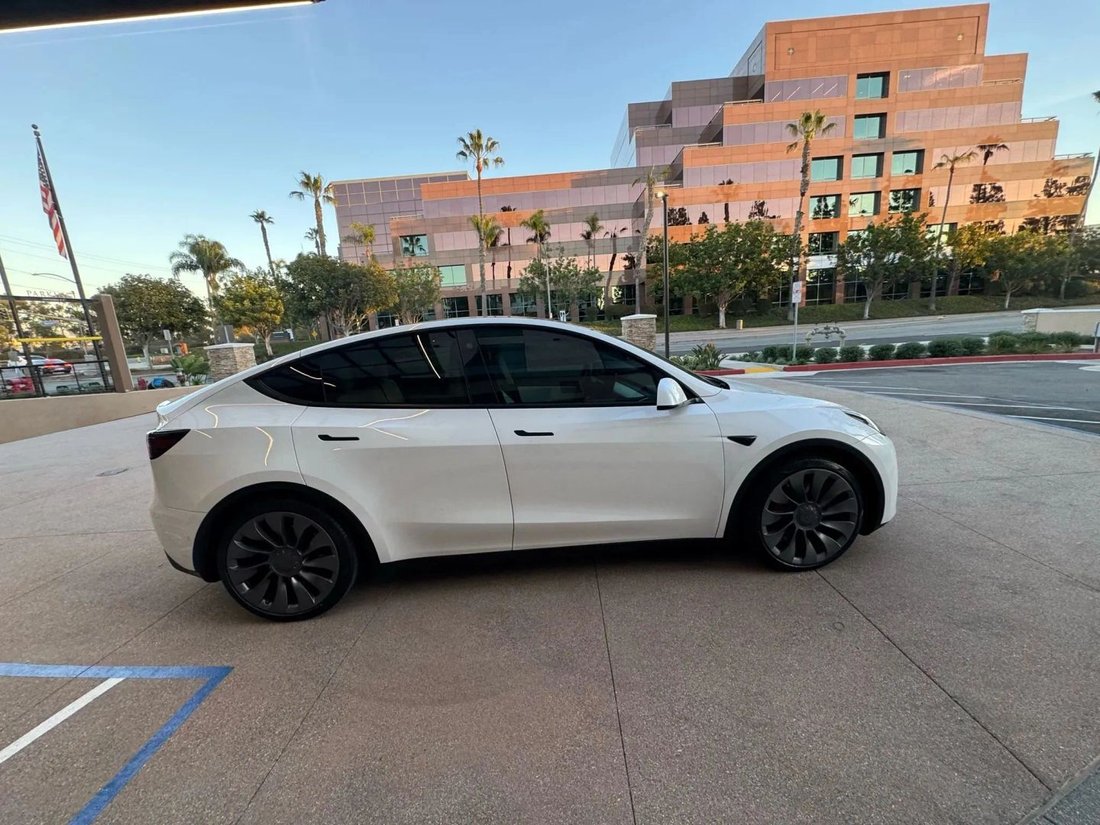 Suv in Riverside, CA, United States 5 - 18118096