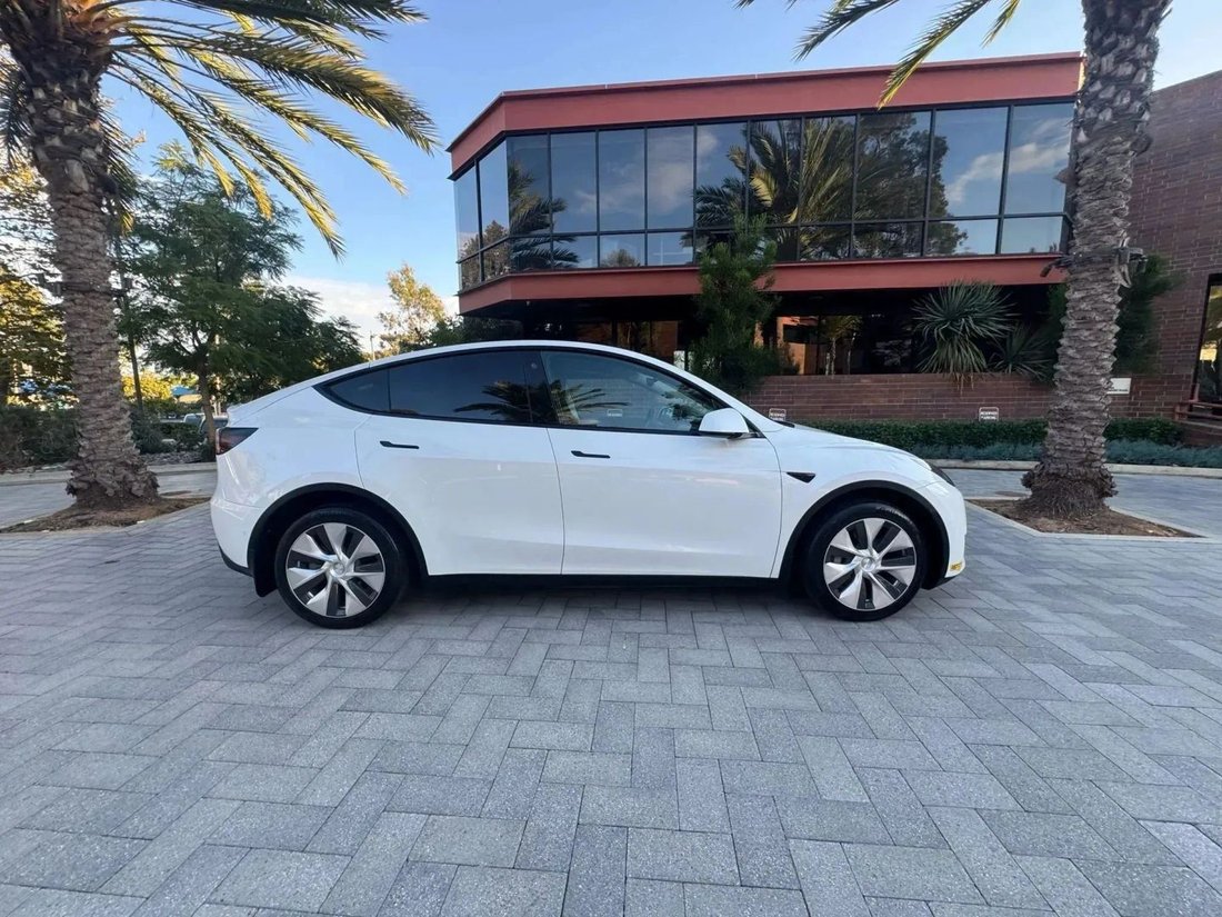 Suv in Riverside, CA, United States 4 - 18118081