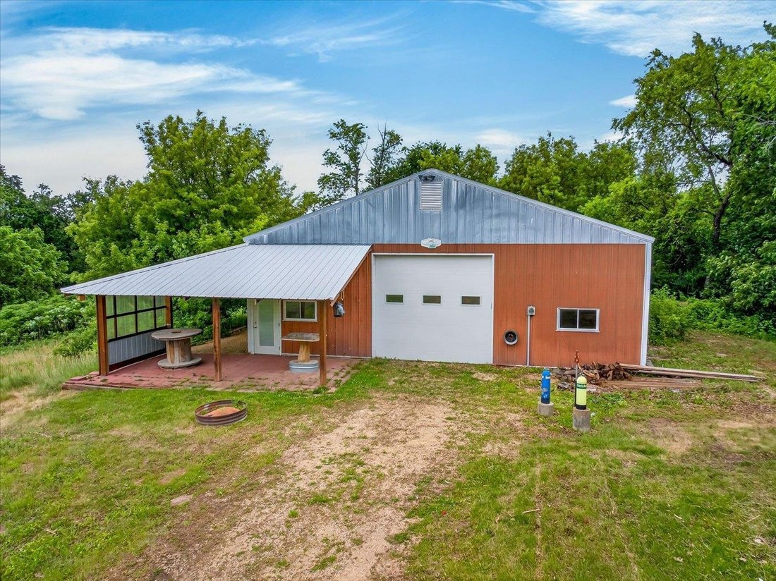 House in Montrose, Wisconsin, United States 3 - 18118414