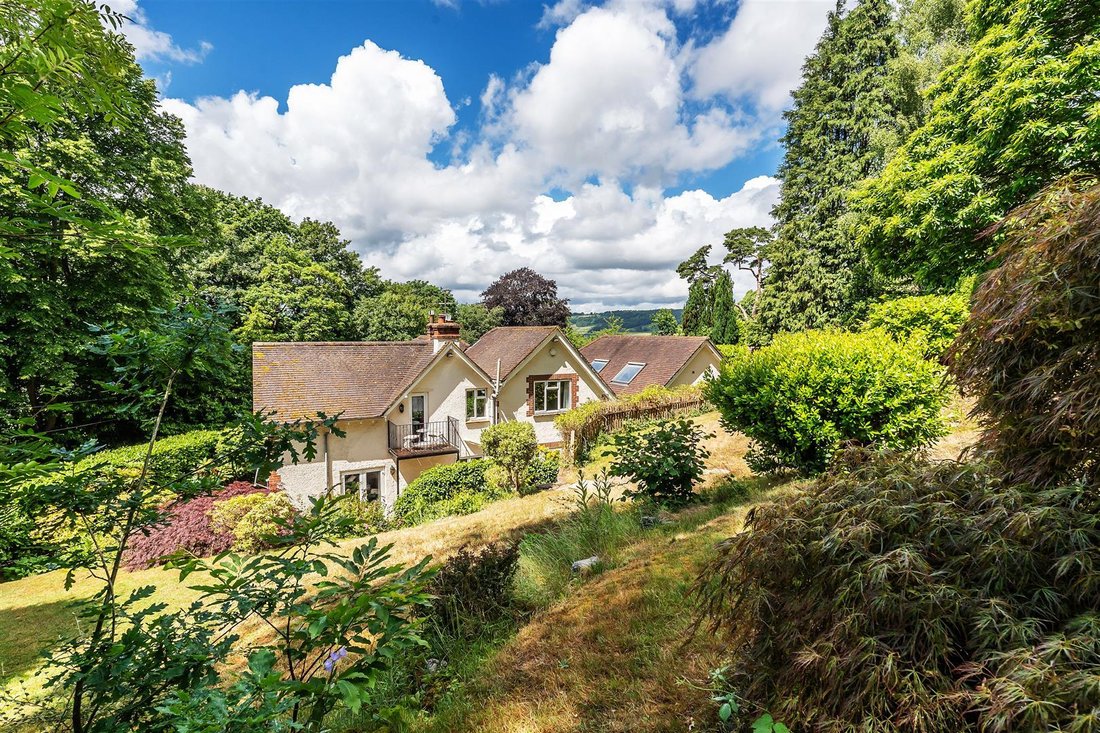 House in Dorking, England 3 - 18118620