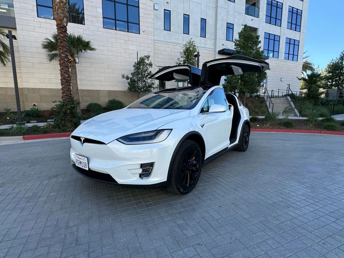 Suv in Riverside, CA, United States 2 - 18118259