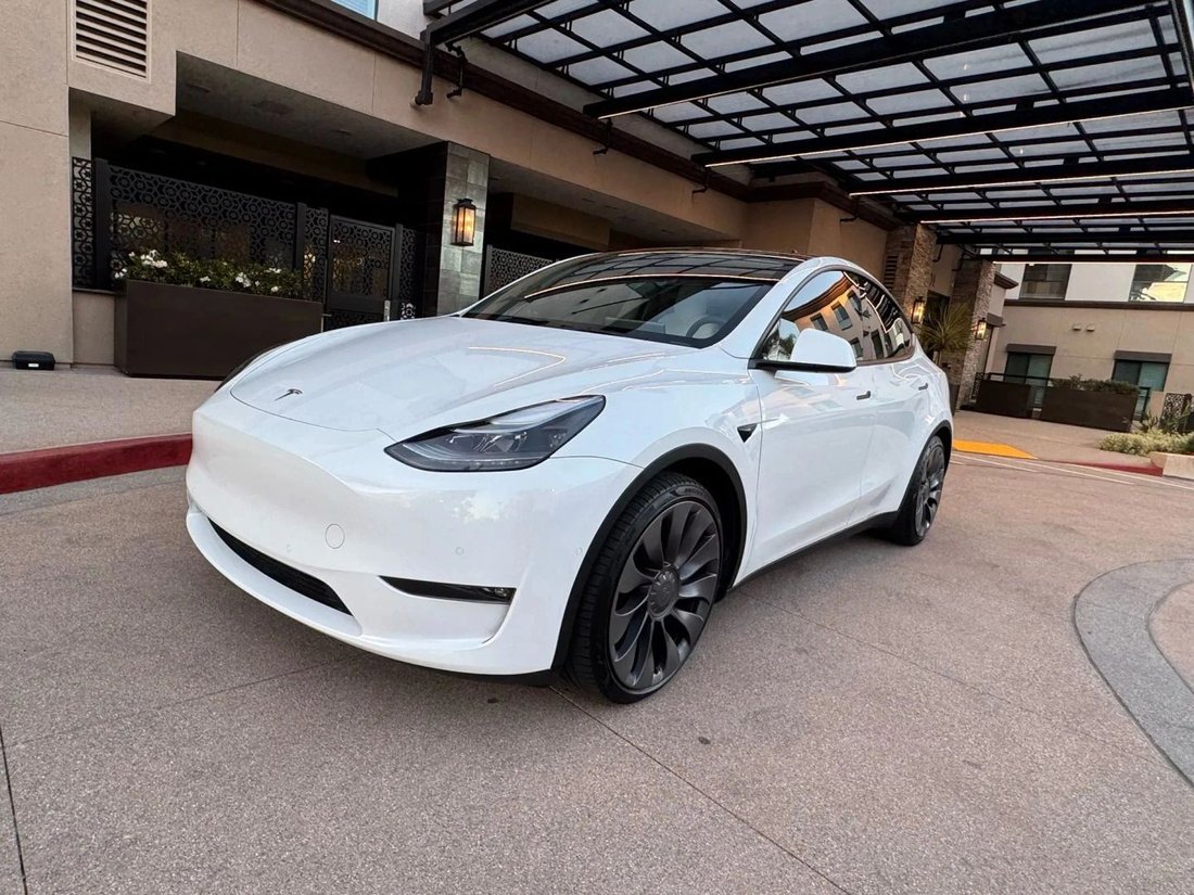 Suv in Riverside, CA, United States 2 - 18118096
