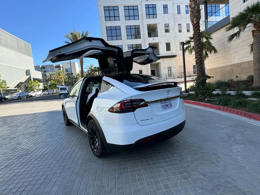 Suv in Riverside, CA, United States 5 - 18118259