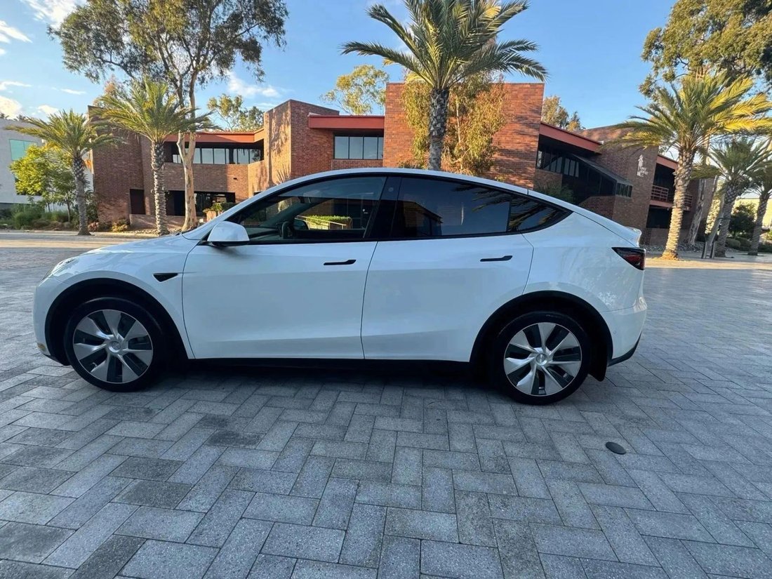 Suv in Riverside, CA, United States 5 - 18118081