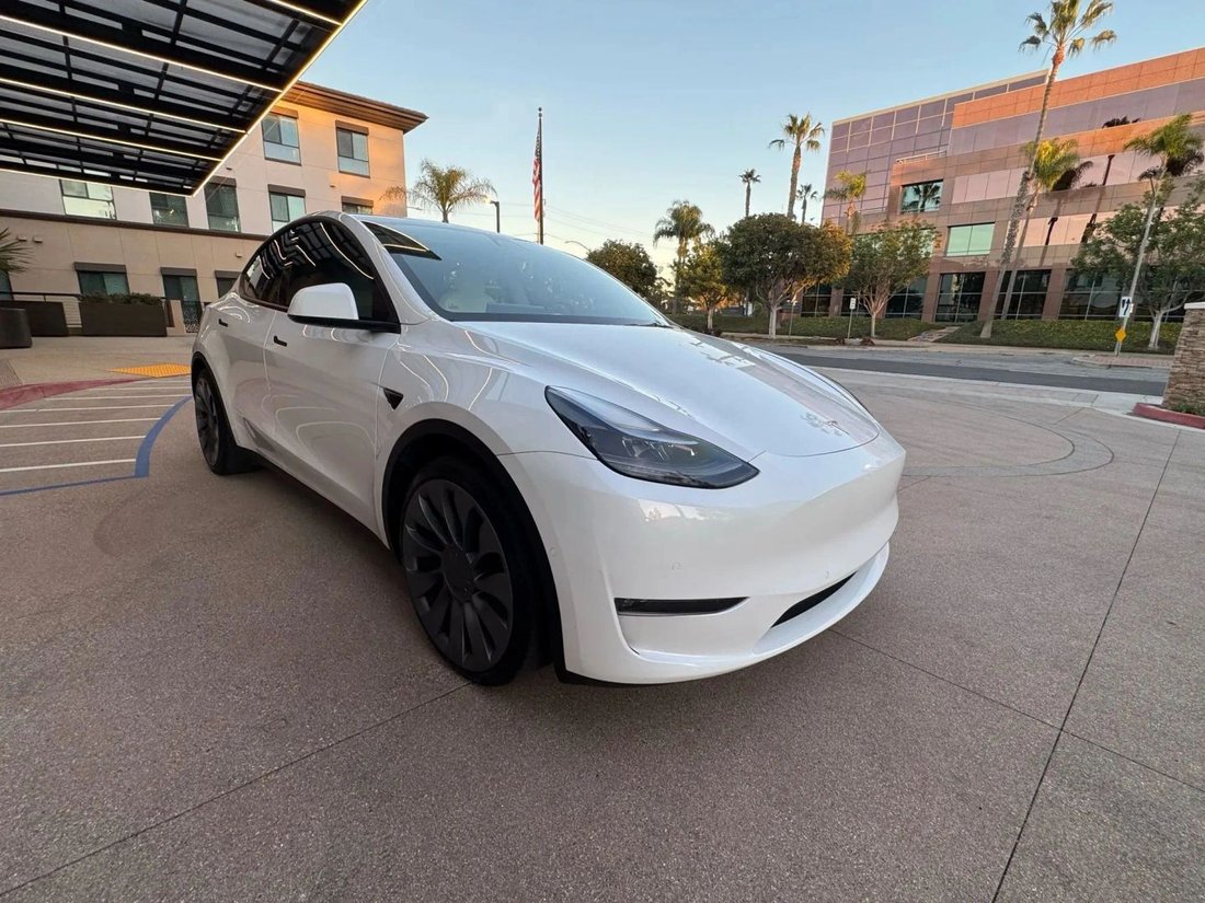 Suv in Riverside, CA, United States 4 - 18118096