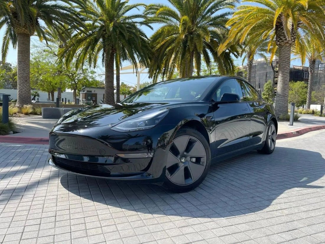 Sedan in Riverside, CA, United States 2 - 18118380