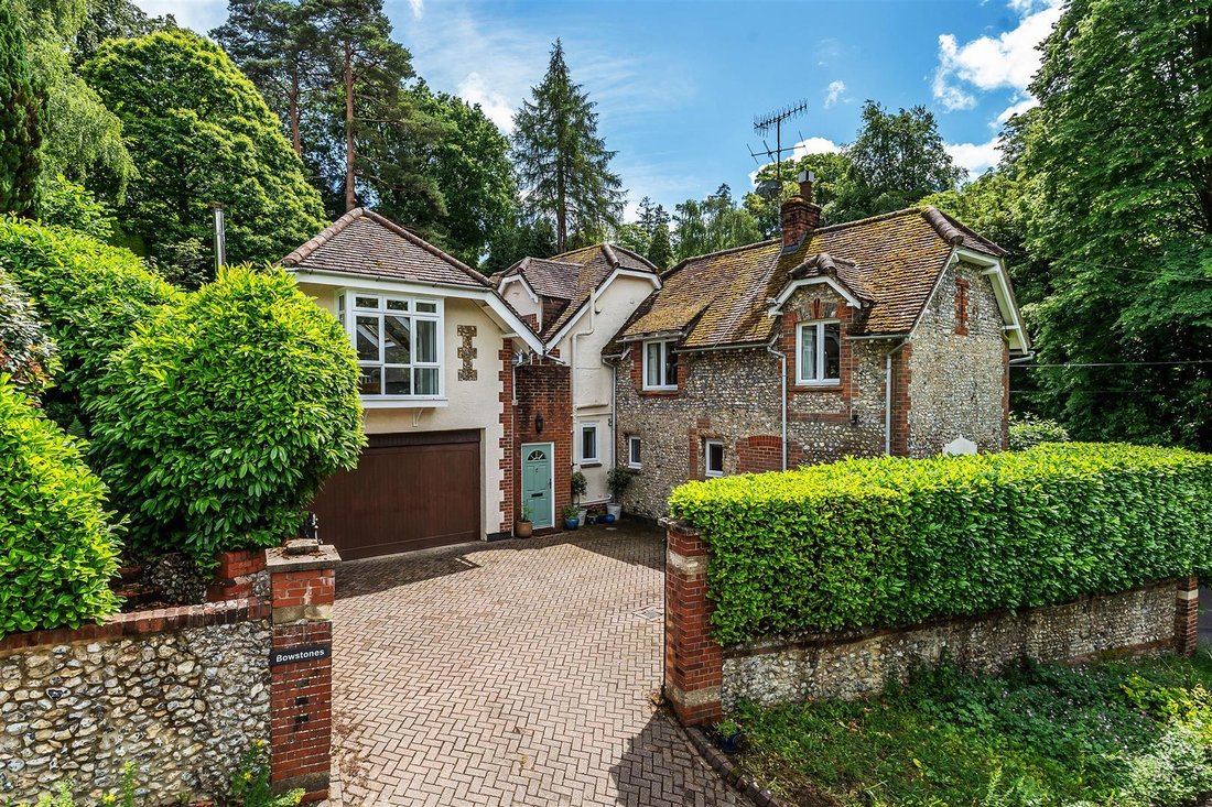 House in Dorking, England 1 - 18118620