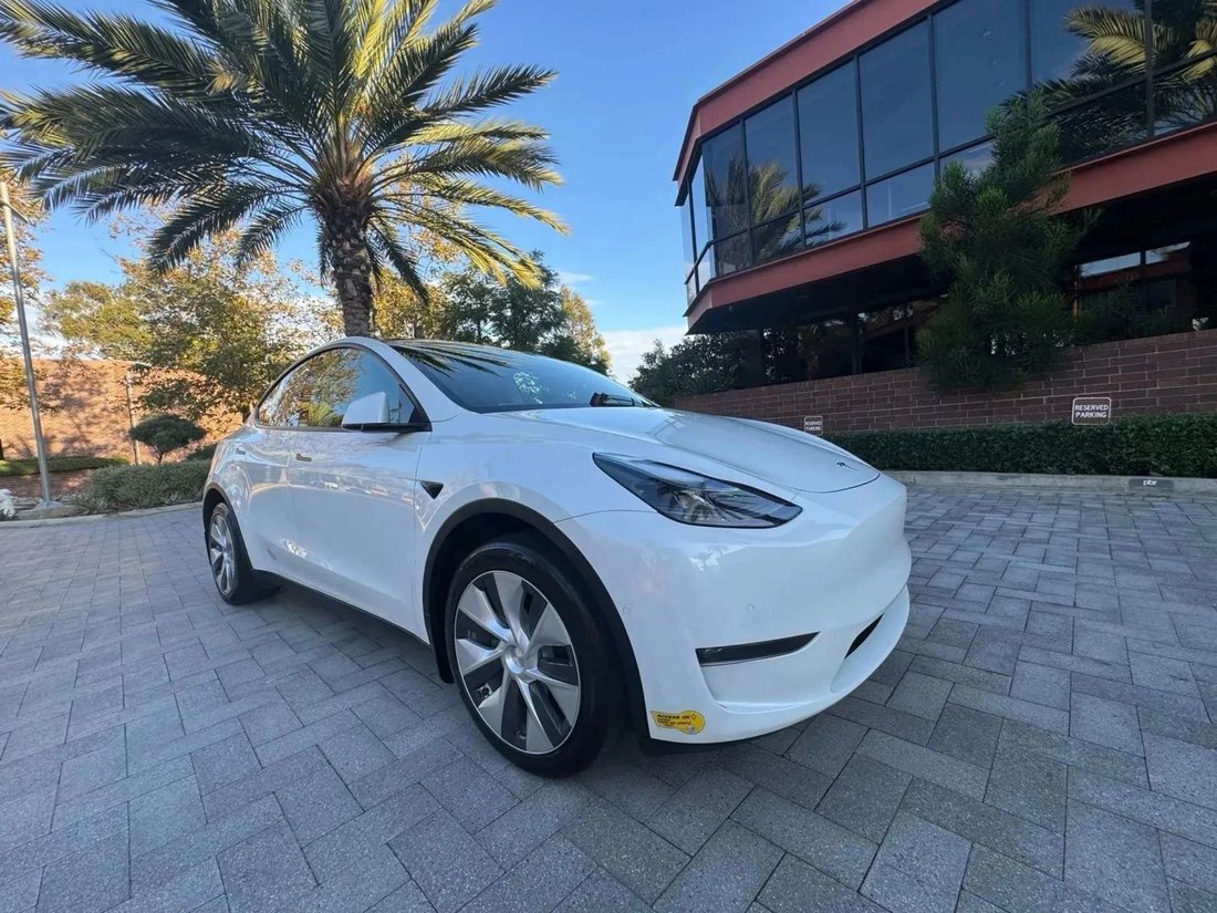 Suv in Riverside, CA, United States 3 - 18118081