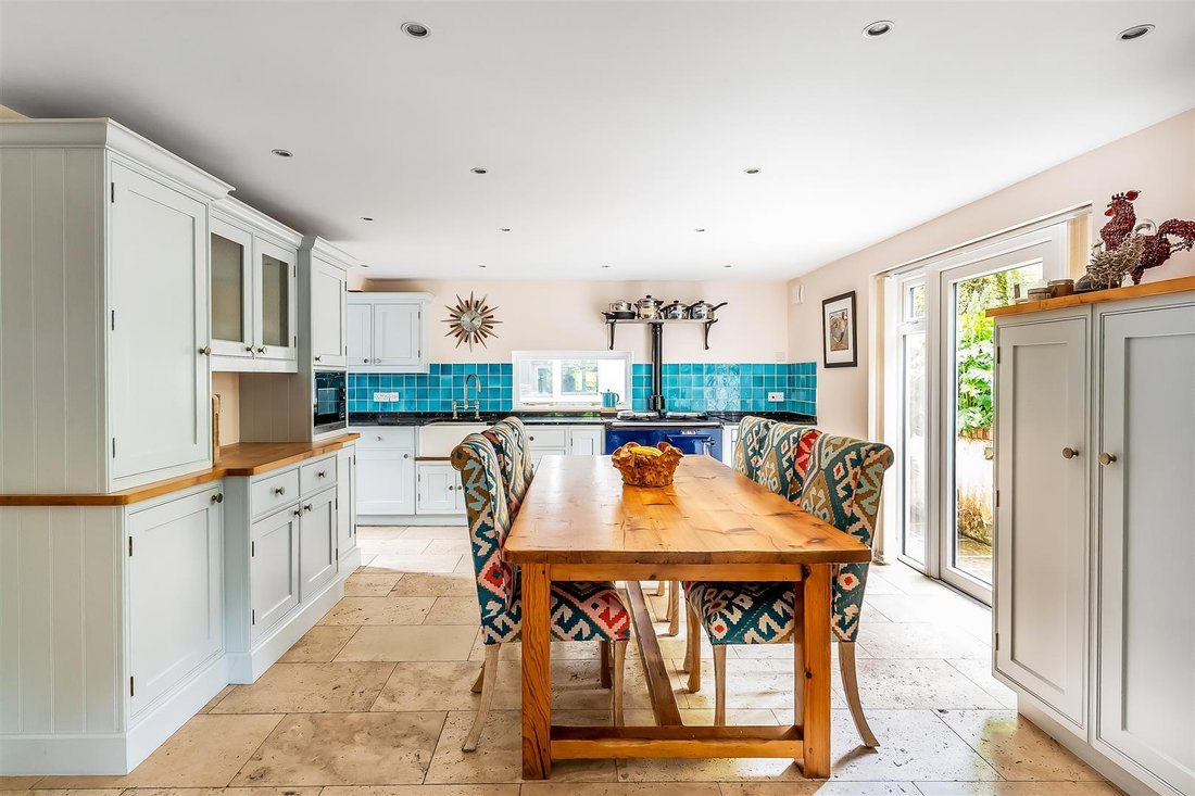 House in Dorking, England 4 - 18118620