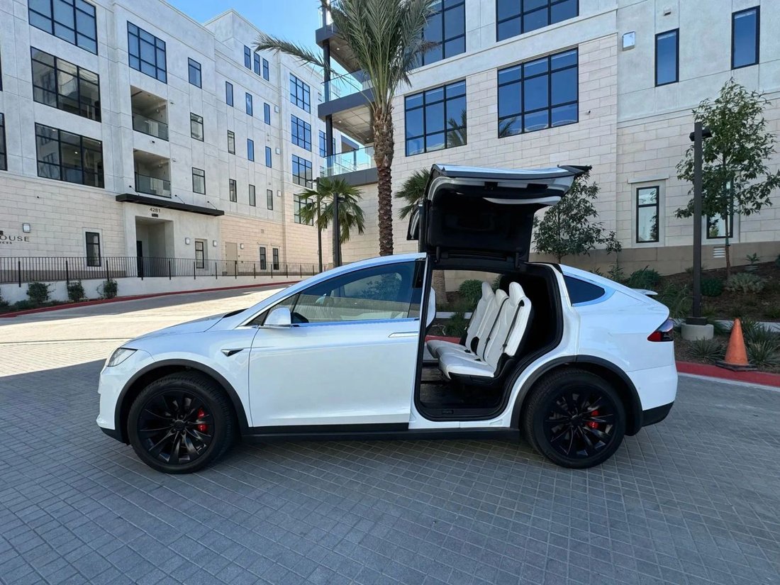 Suv in Riverside, CA, United States 5 - 18118387
