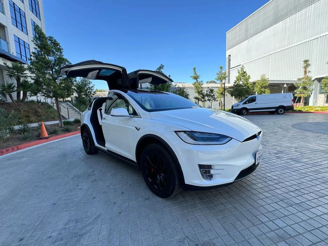 Suv in Riverside, CA, United States 3 - 18118387
