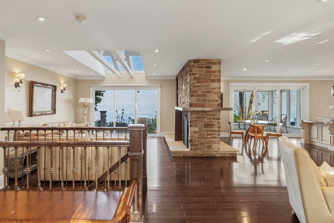 House in Oakville, Ontario, Canada 5 - 17267042