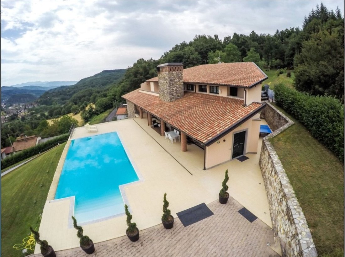 Villa in Piazza al Serchio, Tuscany, Italy 1 - 18124321