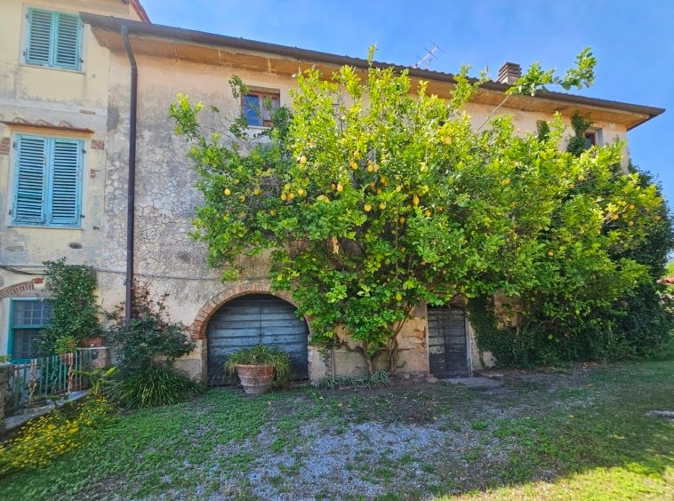 Country House in Pietrasanta, Tuscany, Italy 2 - 18121640