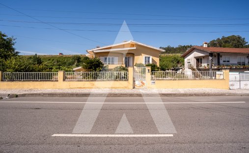 House in Oliveira de Azemeis, Santiago de Riba-Ul, Ul, Macinhata da Seixa e Madail, Aveiro District, Portugal 1