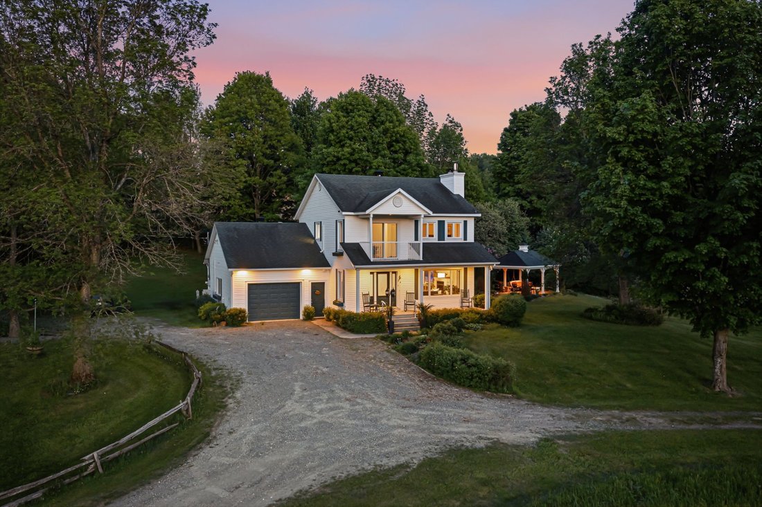 House in Cleveland, Quebec, Canada 2 - 17560805