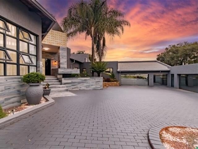 House in Benmore Gardens, Gauteng, South Africa 2 - 18122225