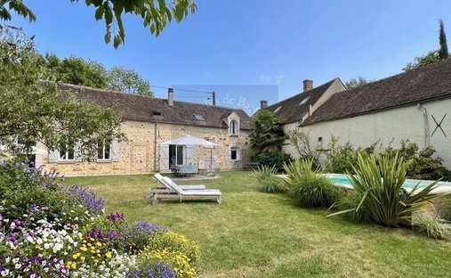 House in Centre Ville Nord Ouest, Fontainebleau, France 1