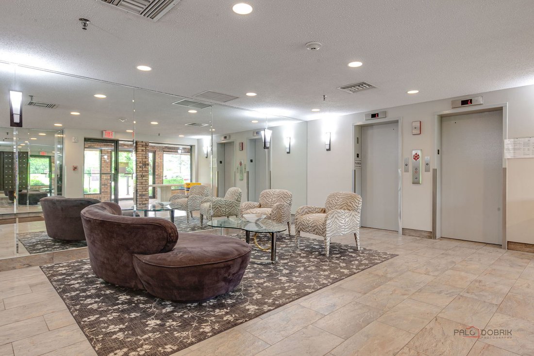 Condo in Northbrook, Illinois, United States 2 - 18119227