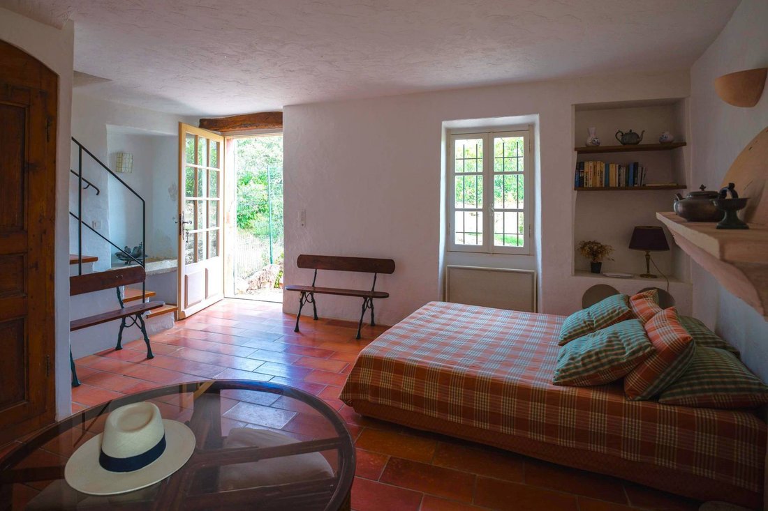 Estate in Gordes, Provence-Alpes-Côte d'Azur, France 5 - 16255786