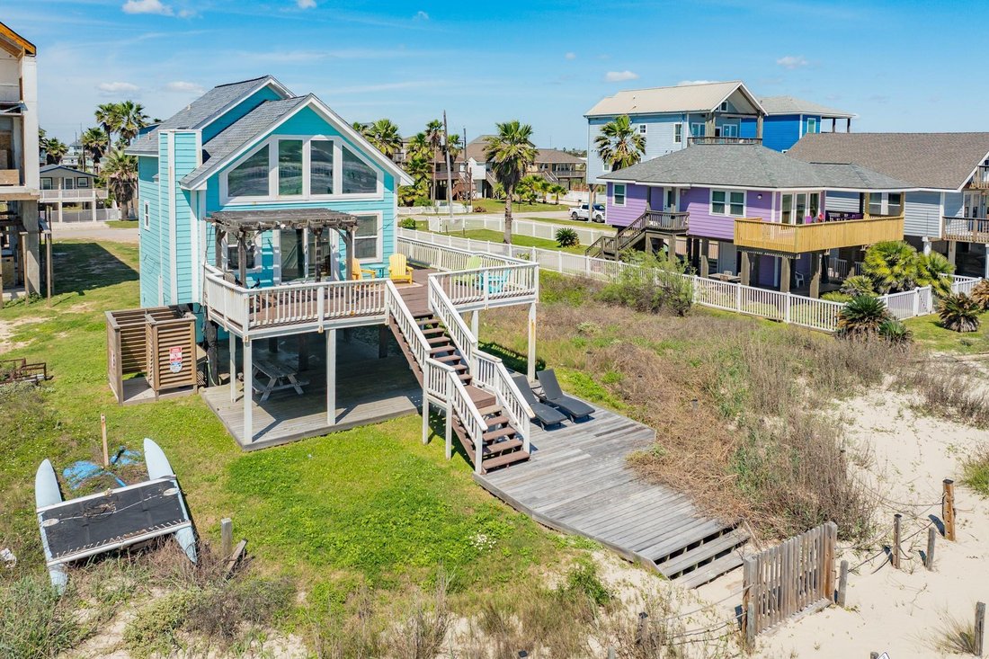 House in Galveston, TX, United States 3 - 18119330