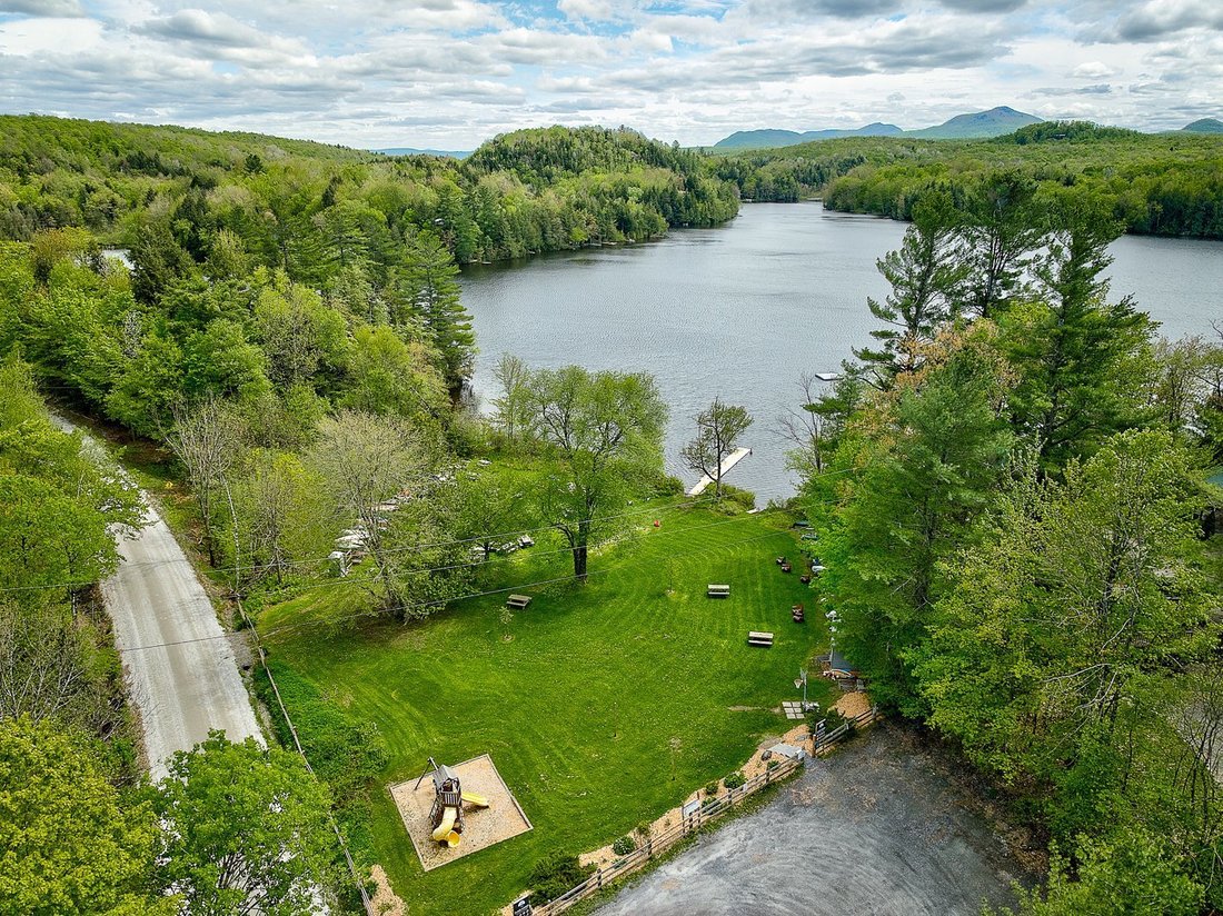 House in Bolton-Est, Quebec, Canada 3 - 18123592