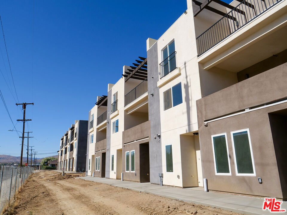 Palmdale, California, United States 5 - 18122632