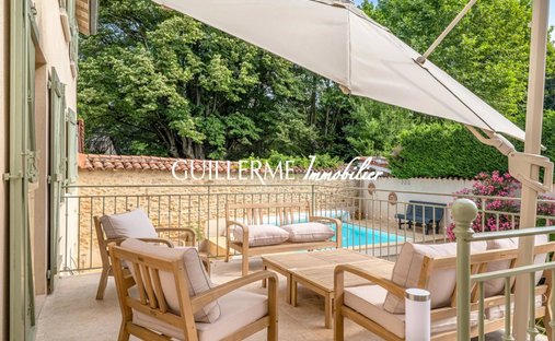 House in Est, Dardilly, France 1