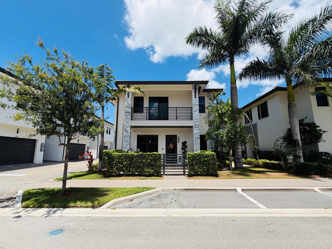 House in Miami Springs, Florida, United States 2 - 18119035