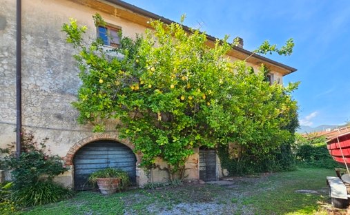 Country House in Pietrasanta, Tuscany, Italy 1