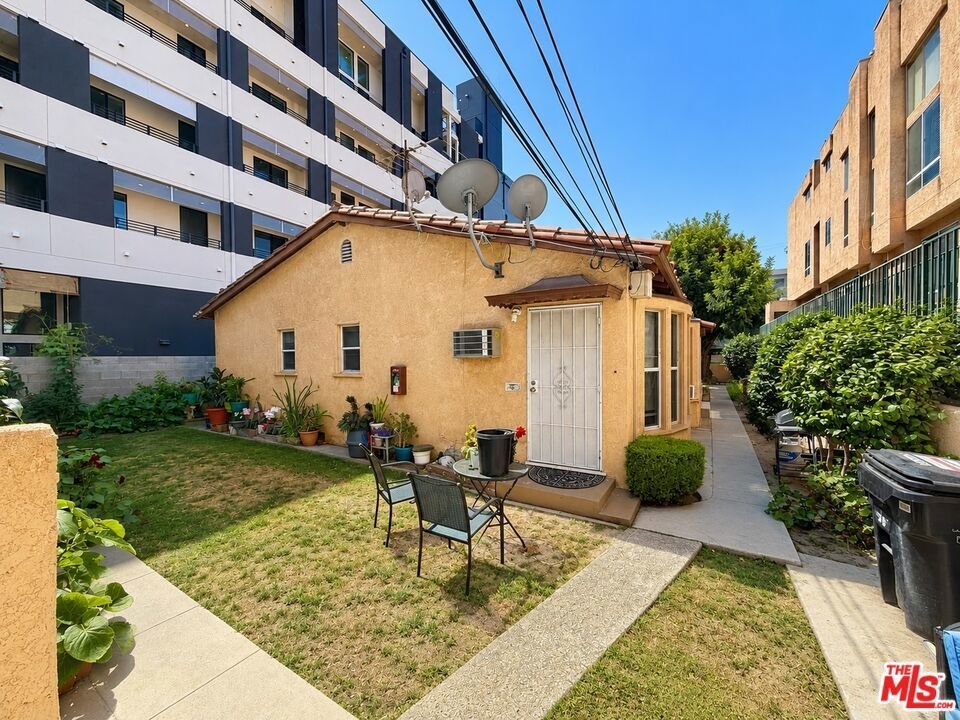 Los Angeles, California, United States 5 - 18122639
