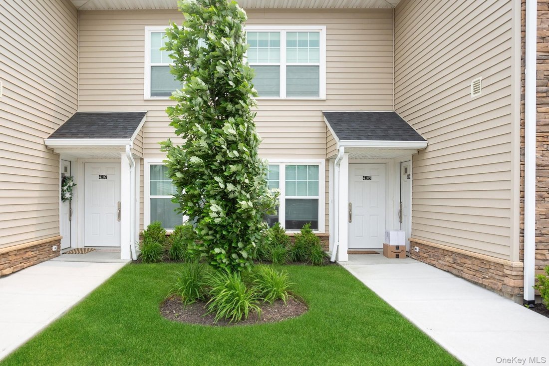 Condo in Calverton, New York, United States 3 - 18119952