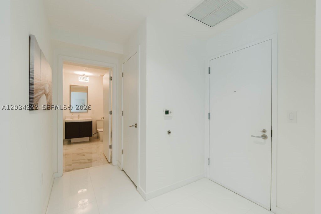 Condo in Miami, Florida, United States 4 - 18122927