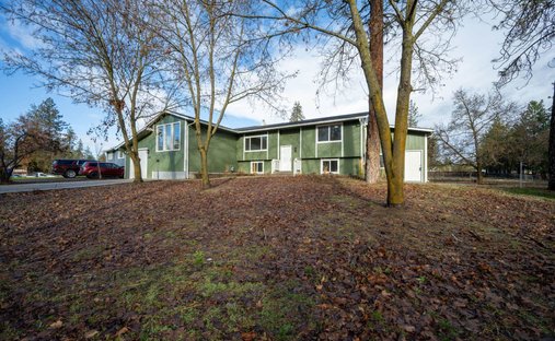 House in Nine Mile Falls, Washington, United States 1
