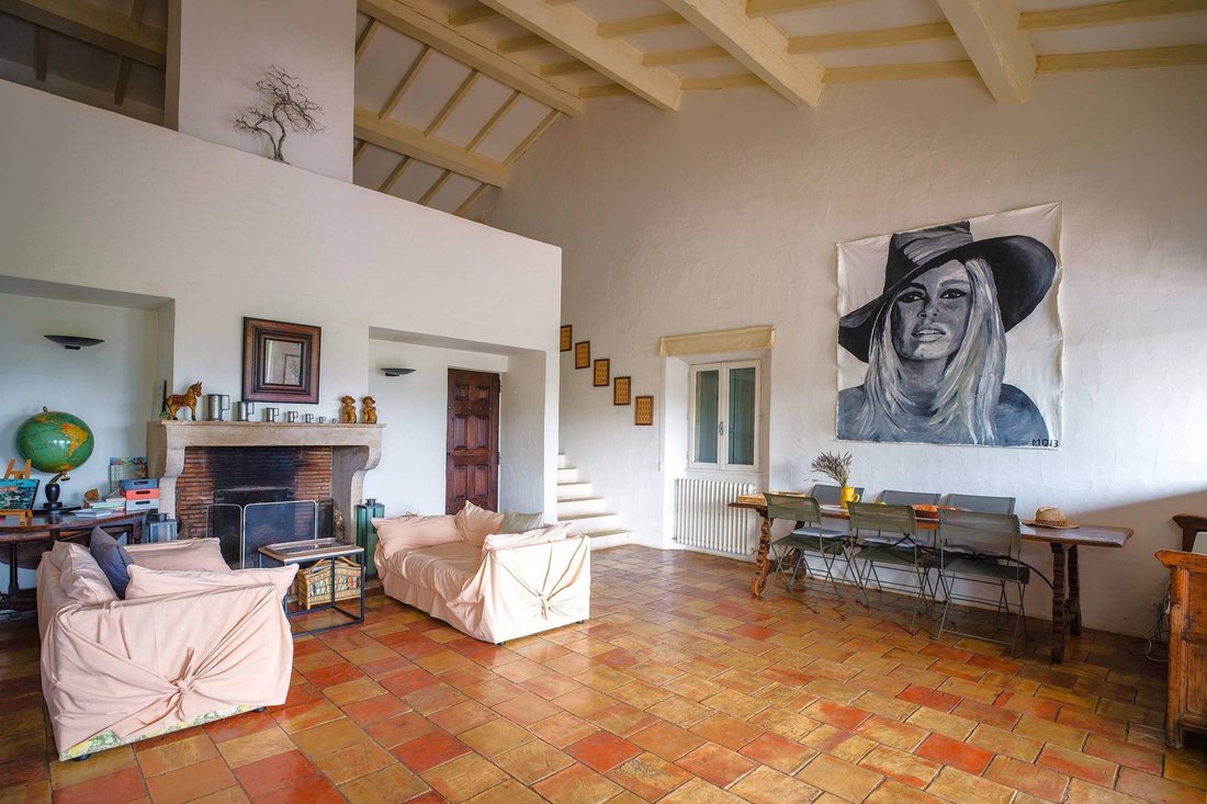 Estate in Gordes, Provence-Alpes-Côte d'Azur, France 4 - 16255786