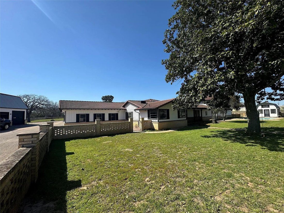 House in Smithville, Texas, United States 5 - 16589240