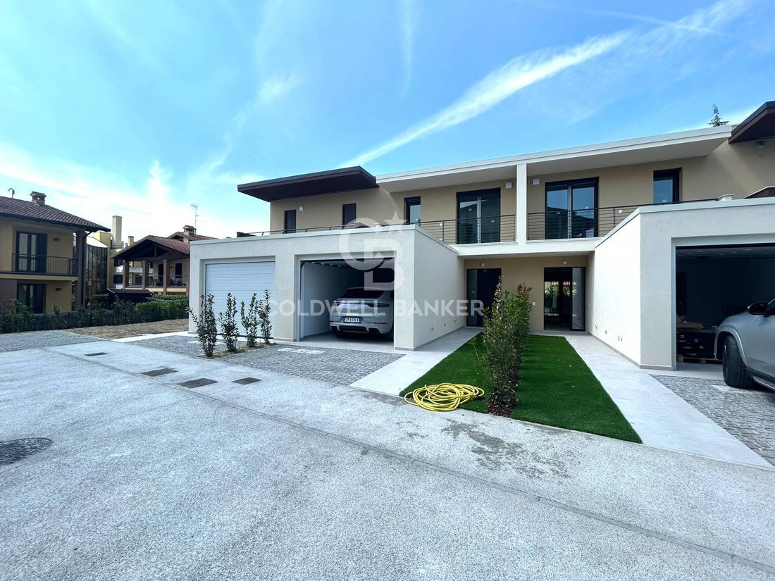 Villa in Rivoltella, Desenzano del Garda, Lombardy 1 - 17955253