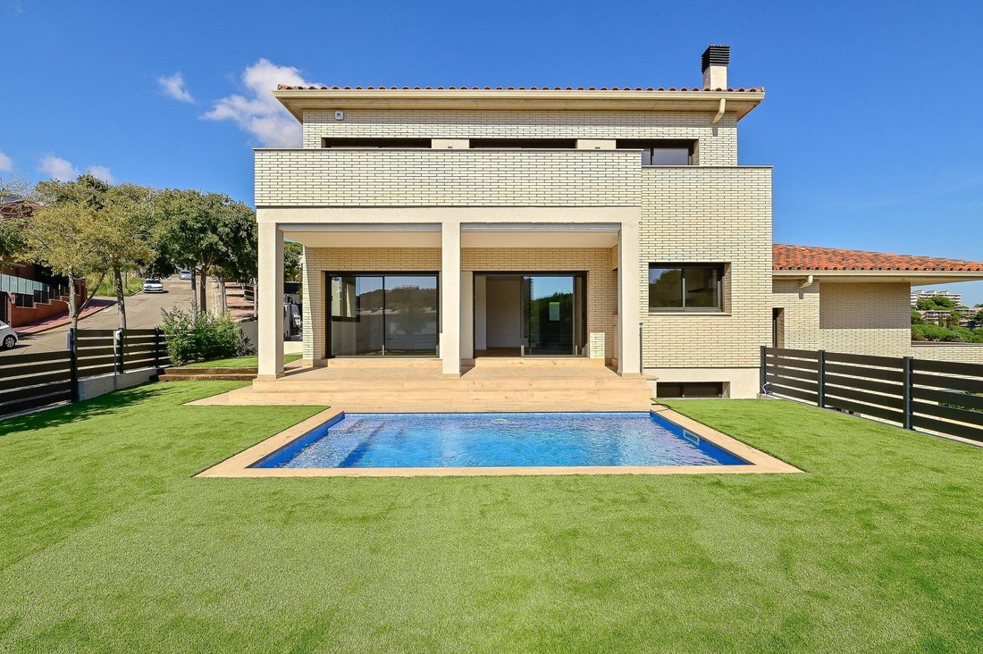 Villa in Sant Feliu de Guixols, Catalonia, Spain 2 - 18119402