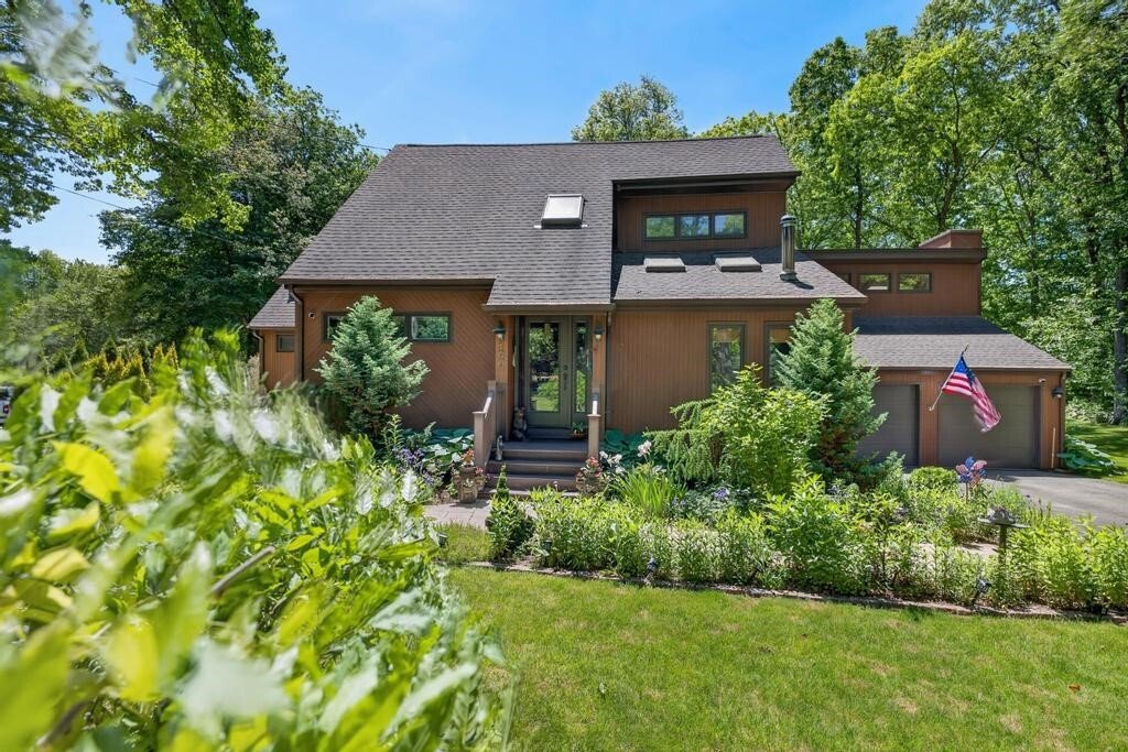 House in Tiverton, Rhode Island, United States 2 - 18121771