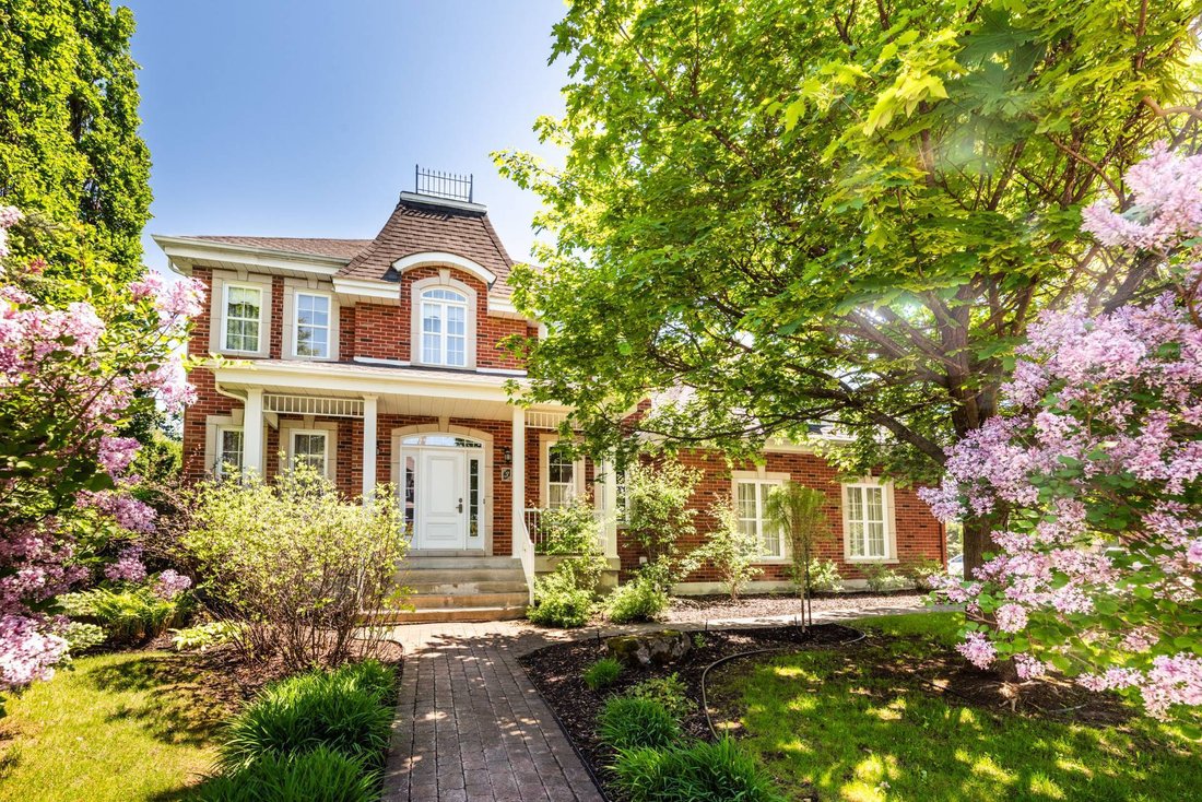 House in Saint-Jean-sur-Richelieu, Quebec, Canada 1 - 17766073