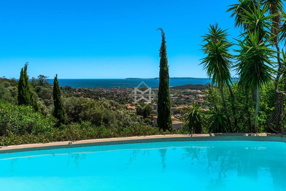 Villa in Sud Ouest, Bormes-les-Mimosas, France 3 - 18120323