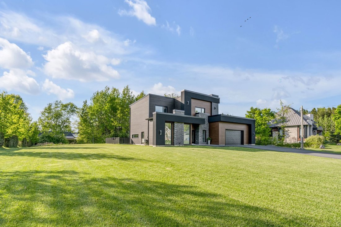 House in Saint-Georges, Quebec, Canada 2 - 16878493
