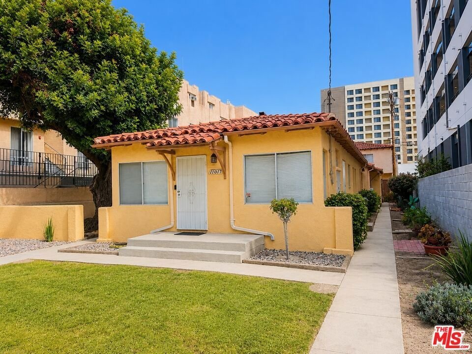 Los Angeles, California, United States 2 - 18122639