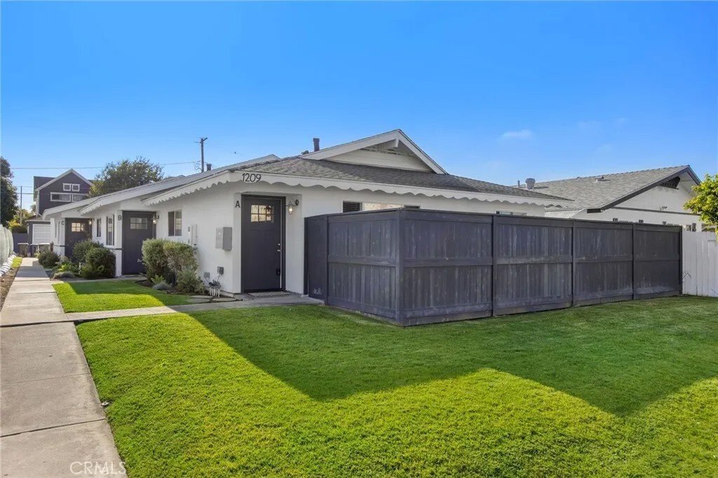 Huntington Beach, California, United States 2 - 18123075