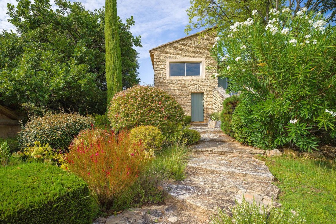 Estate in Gordes, Provence-Alpes-Côte d'Azur, France 3 - 16255786