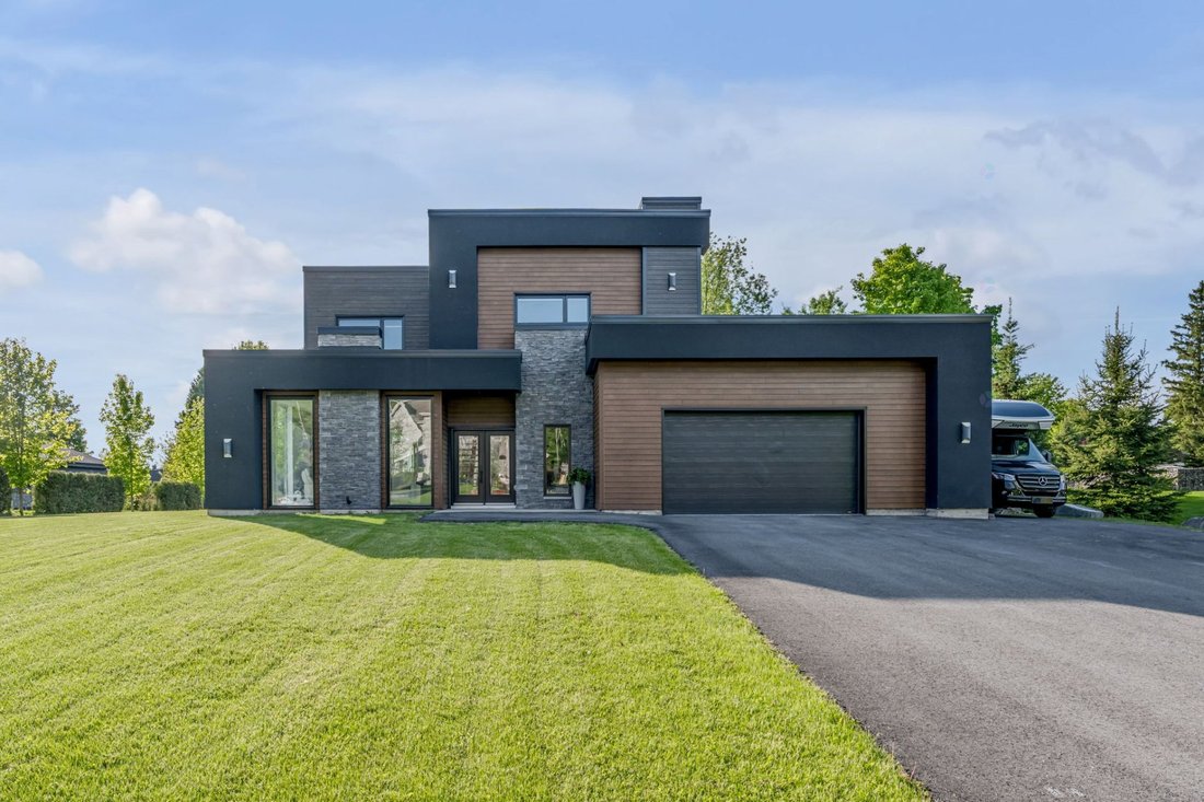 House in Saint-Georges, Quebec, Canada 1 - 16878493