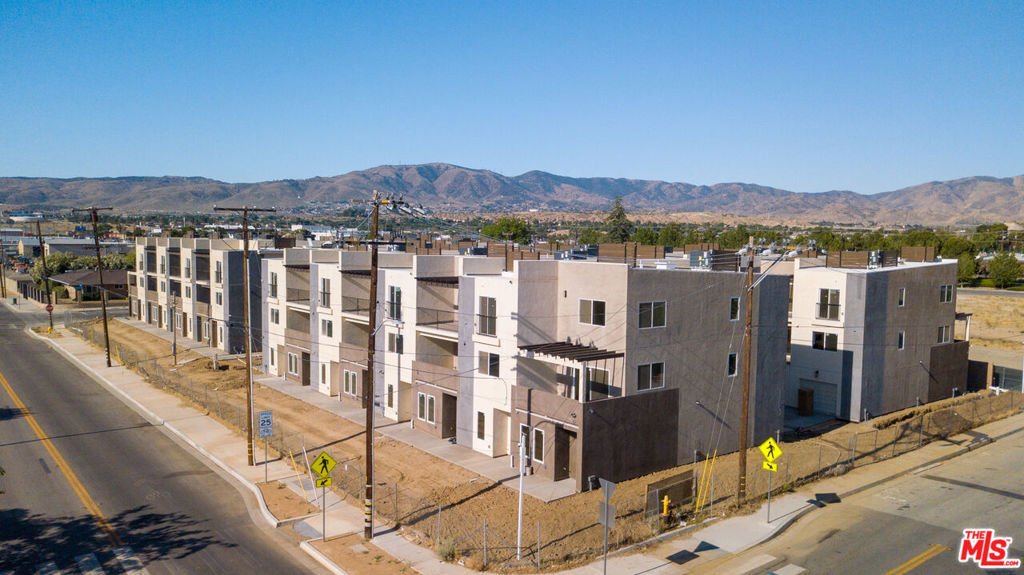 Palmdale, California, United States 4 - 18122632