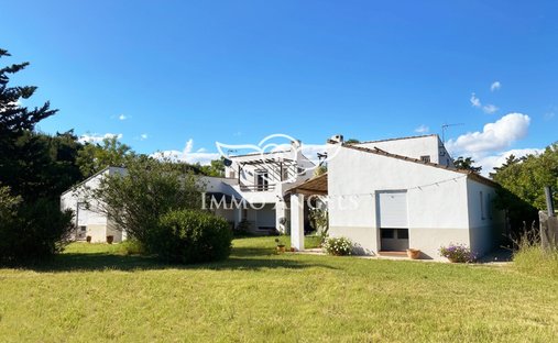 Country House in Saintes-Maries-de-la-Mer, Provence-Alpes-Côte d'Azur, France 1