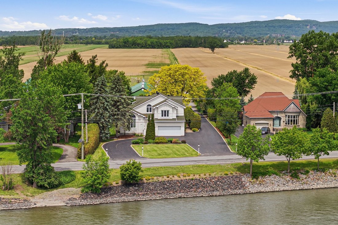 House in Saint-Basile-le-Grand, Quebec, Canada 2 - 18123618