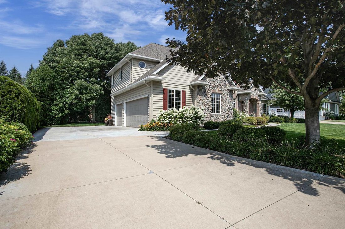House in Neenah, Wisconsin, United States 4 - 18122594